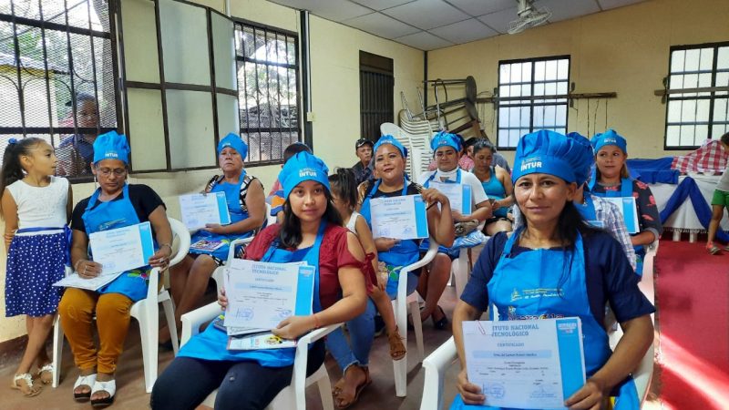 INATEC entrega certificados a 20 protagonistas de cursos de cocina Managua. Por Manuel Aguilar/Radio La Primerísima