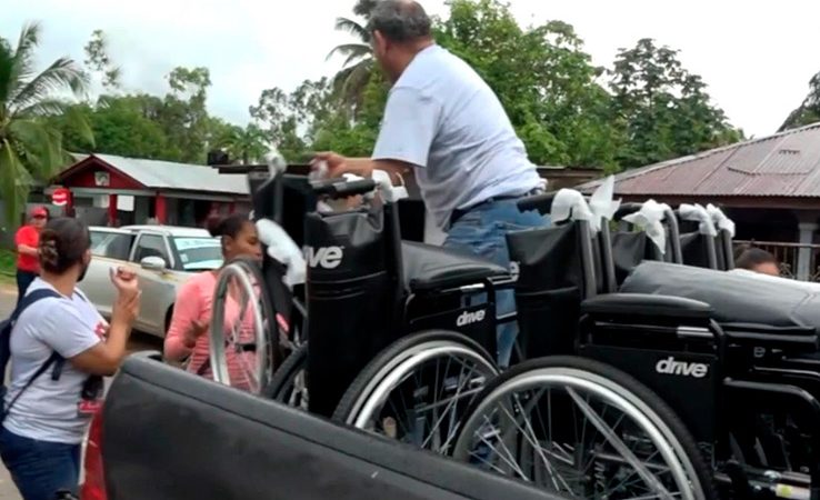 Entregan sillas de ruedas en Nandaime Managua. Radio La Primerísima