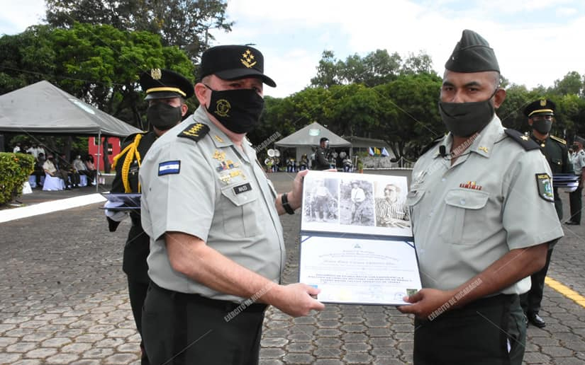 Concluyen cursos 131 oficiales del Ejército Managua. Radio La Primerísima