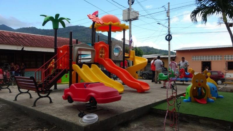Niñez de Río Blanco cuenta con nueva área de diversión Managua. Radio La Primerísima