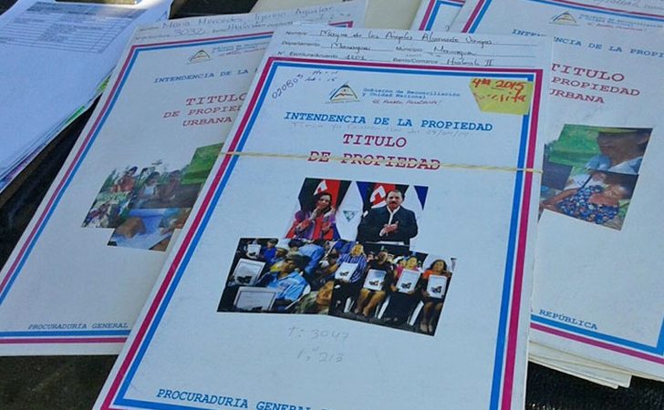 Entregan títulos de propiedad en Tipitapa Managua. Radio La Primerísima