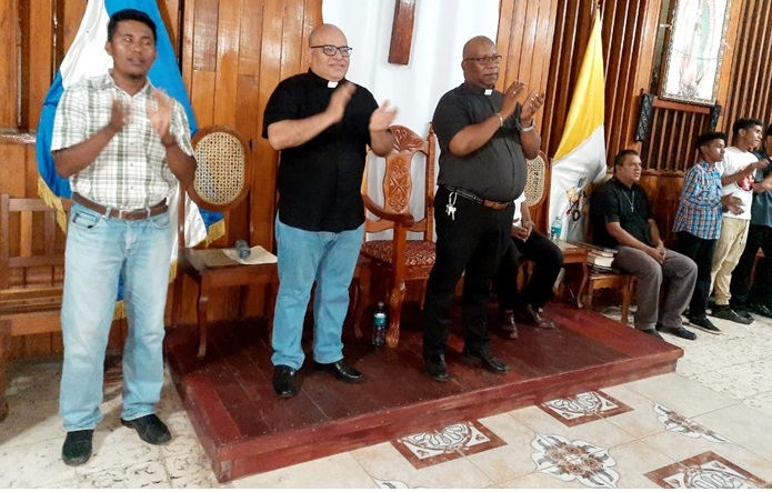 Waspam celebra 25 años de vida sacerdotal de dos líderes miskitos Waspam. Radio La Primerísima