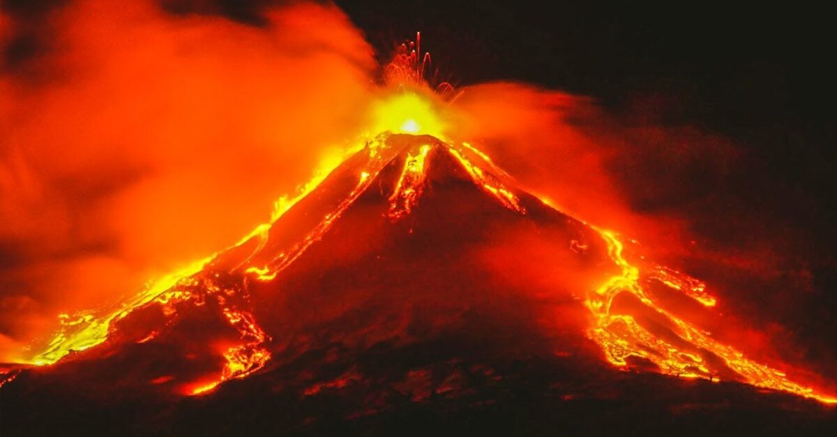 Espectaculares imágenes deja erupción del volcán Etna Managua. Radio La Primerísima