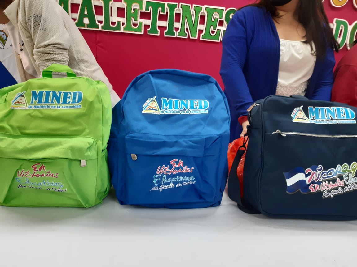 Entregan maletines escolares a docentes en Matagalpa Managua. Por Jerson Dumas/Radio La Primerísima