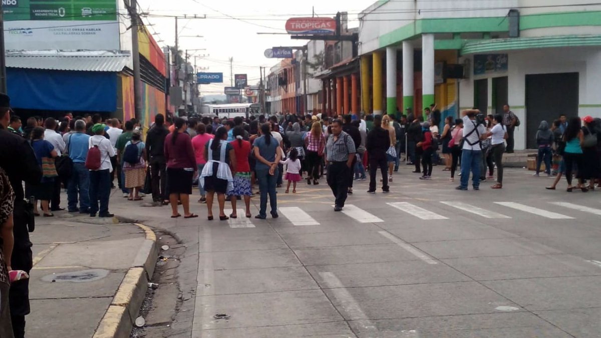 Comerciantes bloquean ingreso a San Salvador por alza de tarifas San Salvador. Prensa Latina
