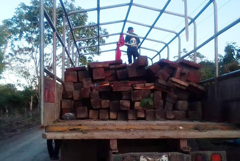 Ejército realiza retención de personas y ocupación de madera Managua. Radio La Primerísima