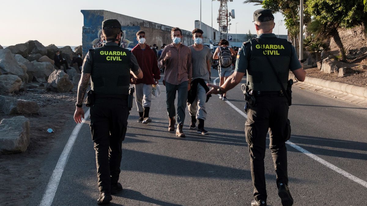 España priorizará expulsión de migrantes que protagonicen altercados Agencia