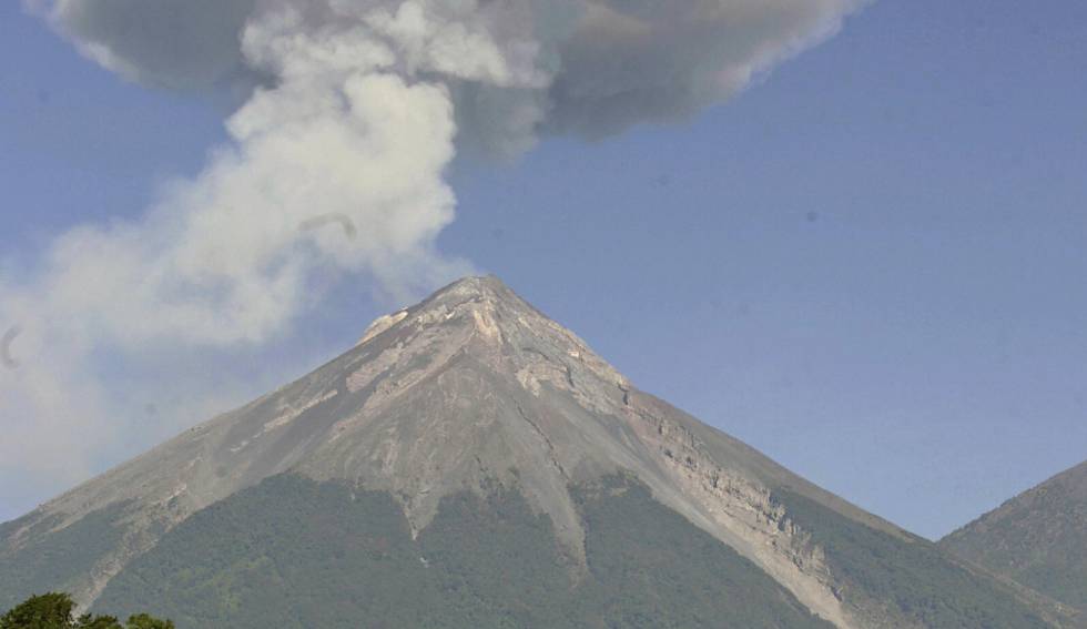 Volcán Pacaya mantiene explosiones de 3.200 metros de altura Guatemala. EFE