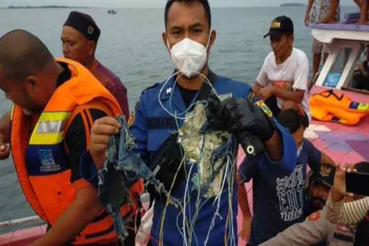 Accidente aéreo en Indonesia deja 60 muertos Yakarta. Prensa Latina