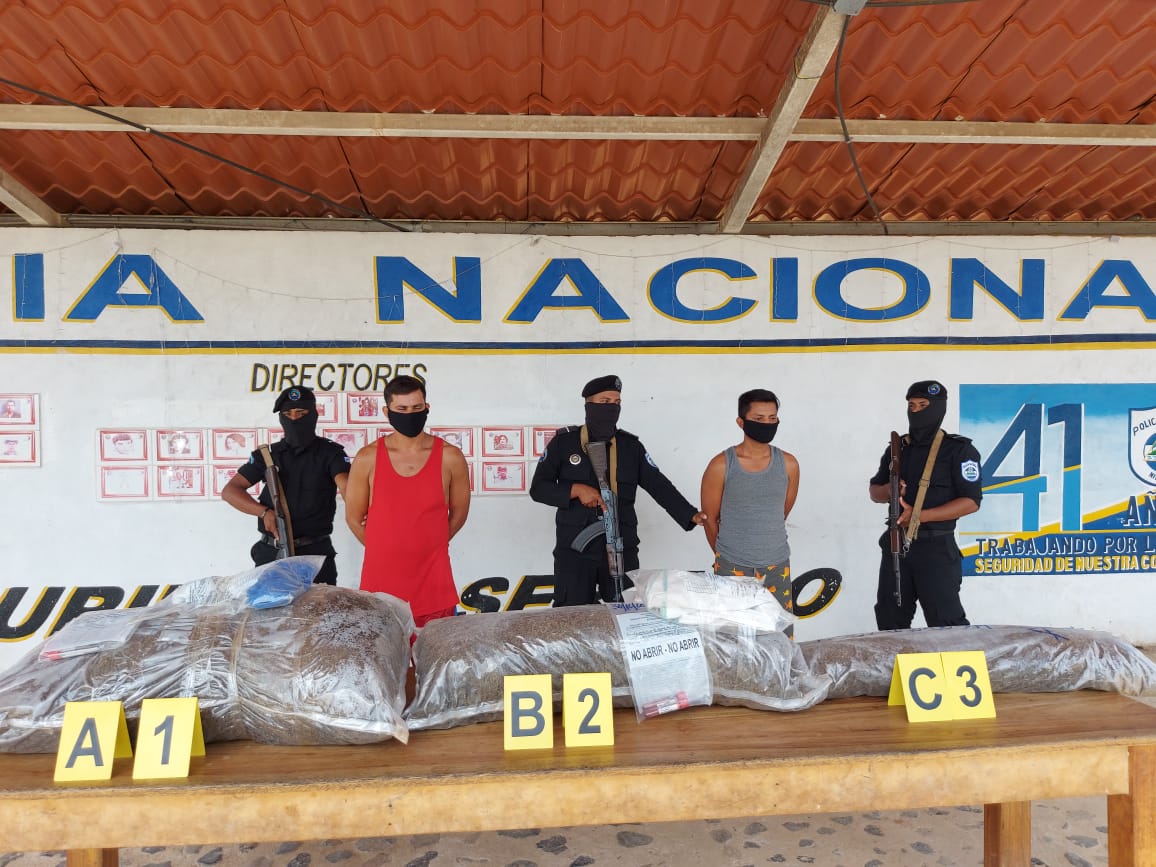 Capturan a dos sujetos con 46 libras de marihuana en Bonanza Managua. Radio La Primerísima 