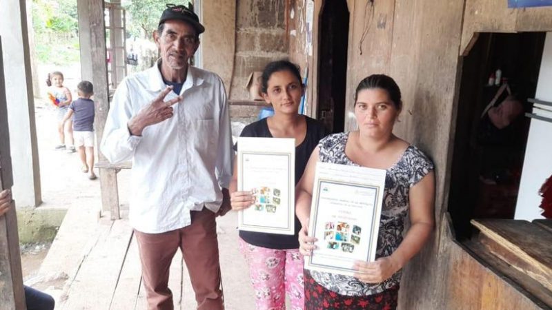 Vecinos de La Fundadora en León reciben títulos de propiedad Managua. Radio La Primerísima