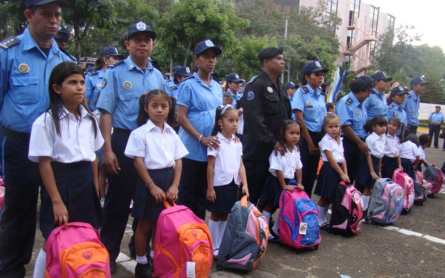 Entregarán uniformes y útiles escolares a hijos de policías Managua. Radio La Primerísima 