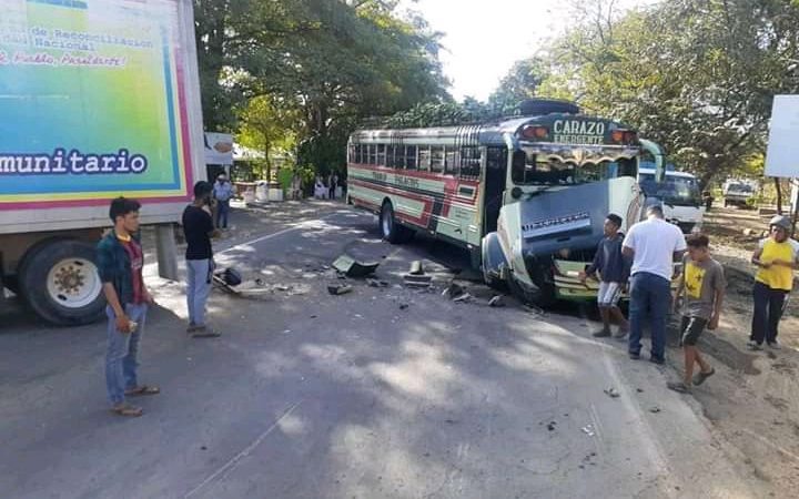 Busero provoca accidente en carretera sur Managua. Alexander Cordón/Radio La Primerísima