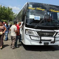 Bus de la ruta 110 se estrella contra poste de concreto Managua. Radio La Primerísima 