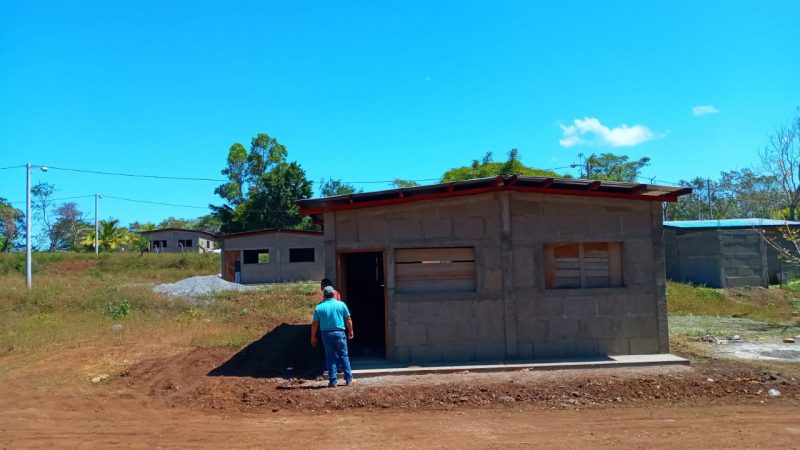 Avanza construcción de viviendas Bismarck Martínez en El Rosario Carazo. Manuel Aguilar/ La Primerísima 
