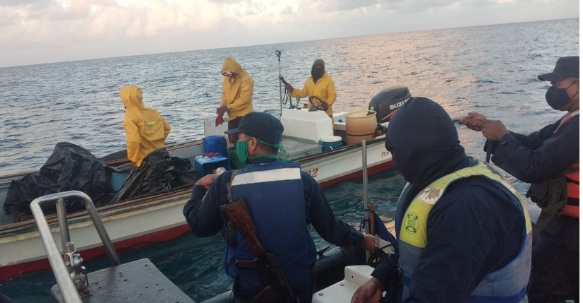 Fuerza Naval rescata tripulantes en Corn Island Managua. Radio La Primerísima 