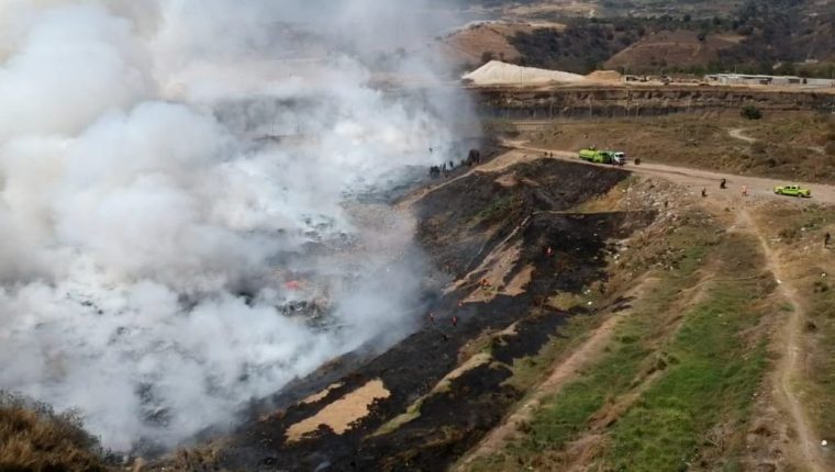Incendio en basurero afecta a más de un millón de personas en Guatemala Agencia