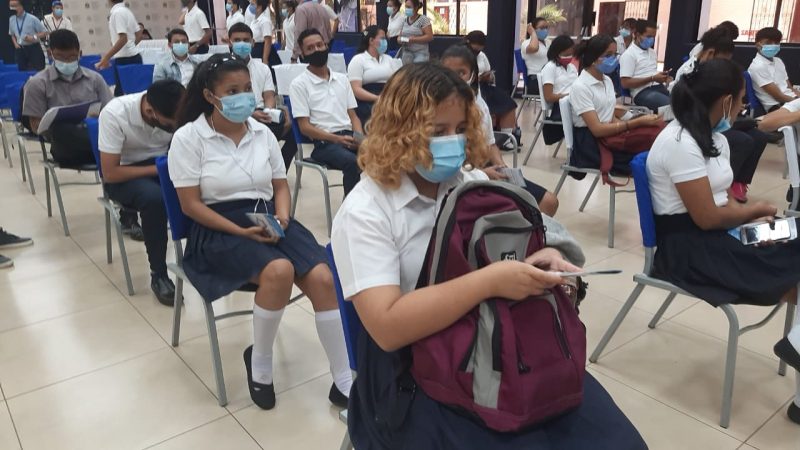 Promueven buen uso del internet entre estudiantes Managua. Por Douglas Midence/Radio La Primerísima