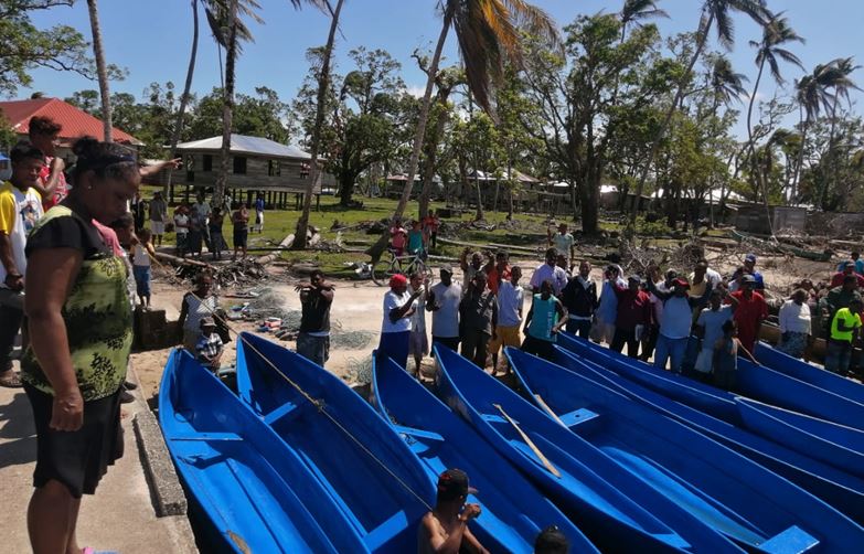 Entregan cayucos a pescadores en Karatá Managua. Radio La Primerísima