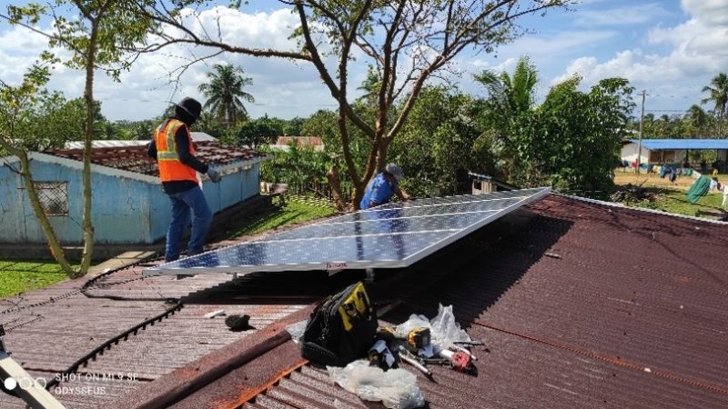 Instalan paneles solares en centros de salud del Caribe Norte Managua. Radio La Primerísima