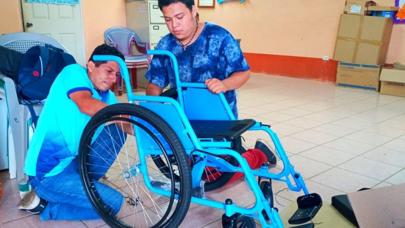 Programa Todos con Voz entrega silla de ruedas en Carazo Carazo. Manuel Aguilar/ La Primerísima 
