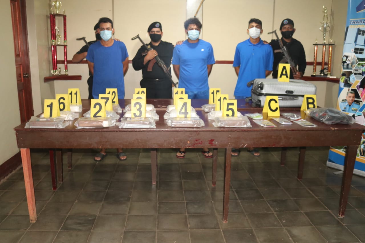 Detienen a muleros con 16 kilos en droga en Nueva Guinea Managua. Por Libeth González/Radio La Primerísima