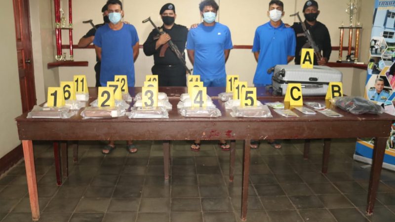 Detienen a muleros con 16 kilos en droga en Nueva Guinea Managua. Por Libeth González/Radio La Primerísima