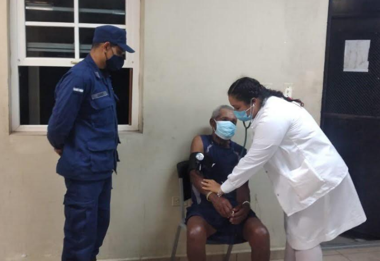 Naval brinda atención médica a colombiano en Corn Island Managua. Radio La Primerísima 