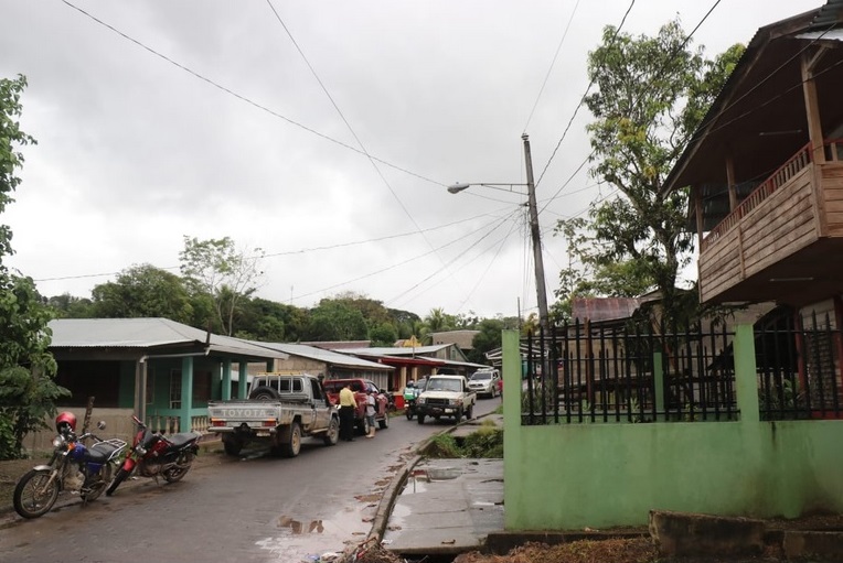 Electrifican otro barrio en Triángulo Minero Siuna. Radio Uraccan Siuna