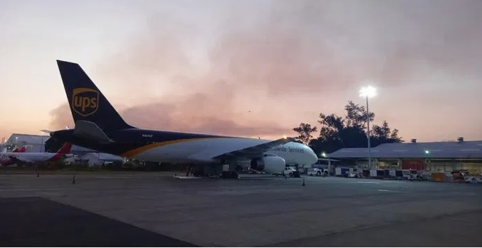 Boeing 757 procedente de Managua aterriza de emergencia en El Salvador San Salvador. Agencias