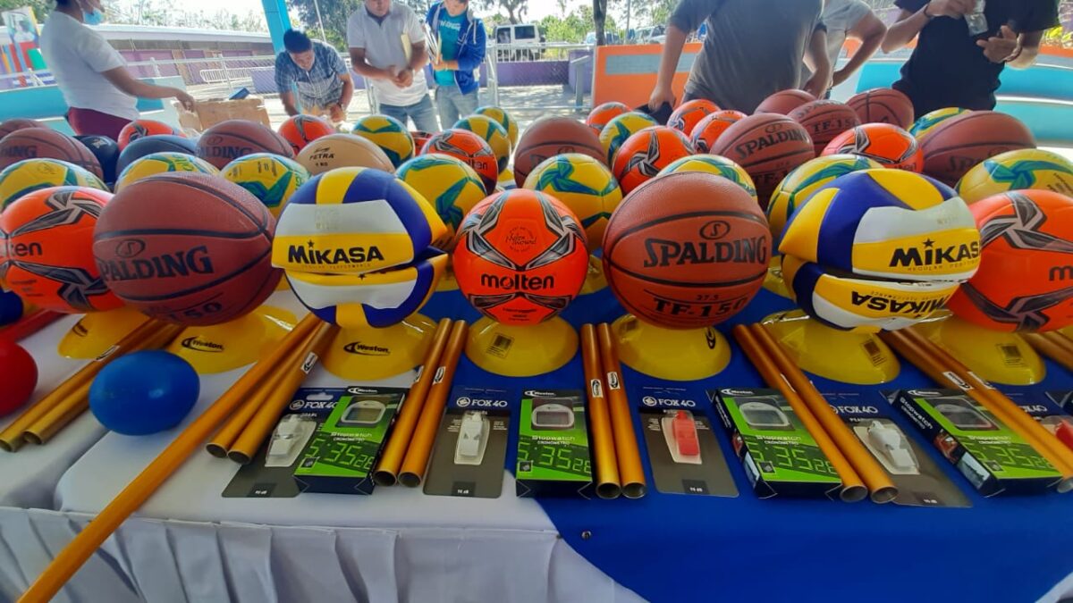 Escuelas de educación especial reciben materiales deportivos Managua. Por Douglas Midence/Radio La Primerísima