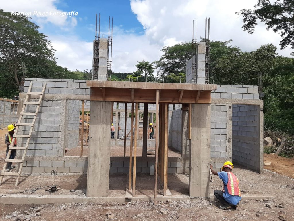 Gobierno continúa invirtiendo en infraestructura escolar Managua. Radio La Primerísima