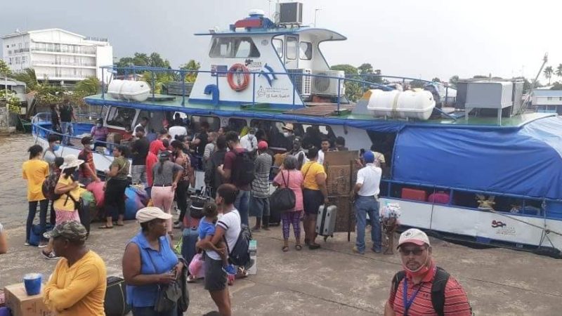 Turistas rumbo a Corn Island Managua. Radio La Primerísima