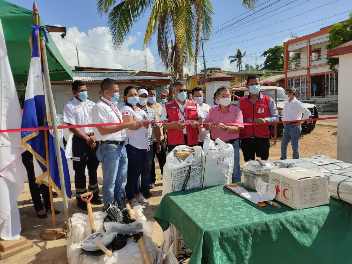 Japón dona kit de higiene a familias afectadas por huracanes Managua. Radio La Primerísima