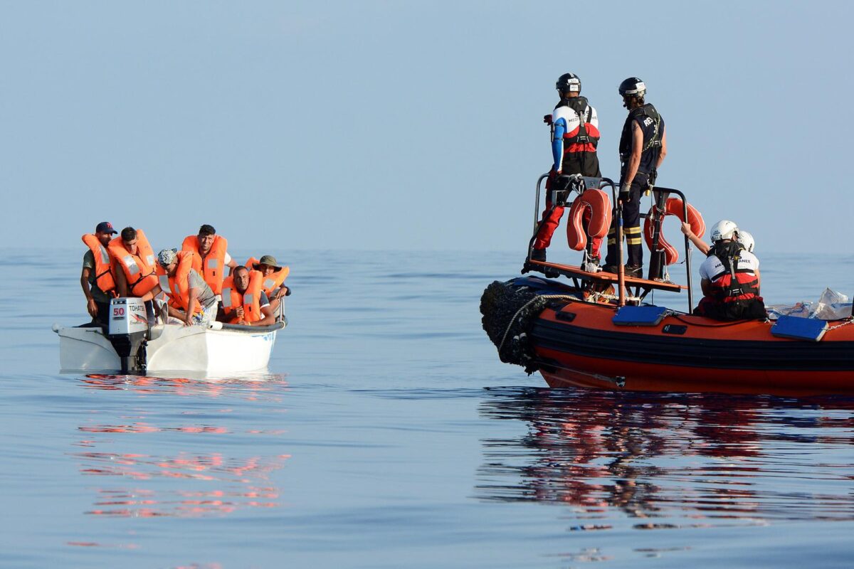 Guardacostas rescataron a 44 migrantes en mar Egeo Ankara. Prensa Latina