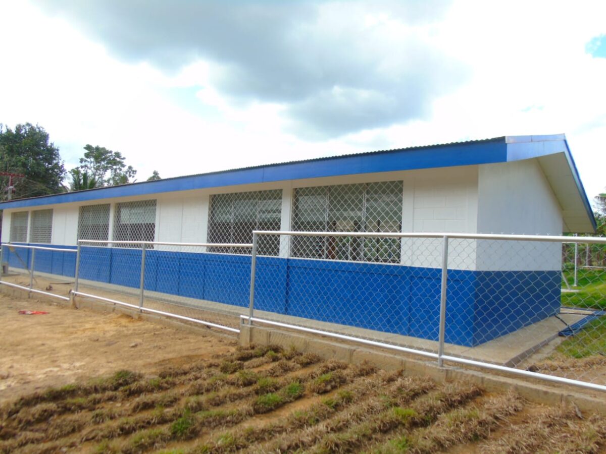 Mejoran escuela de Ubu Cuatro Esquinas en Río Blanco Managua. Radio La Primerísima
