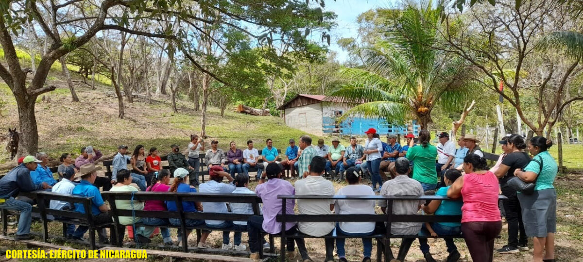 Militares y ganaderos abordan tema de seguridad Managua. Radio La Primerísima