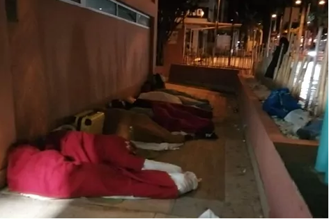 Migrantes menores de edad duerme en la calle en Tenerife Agencia