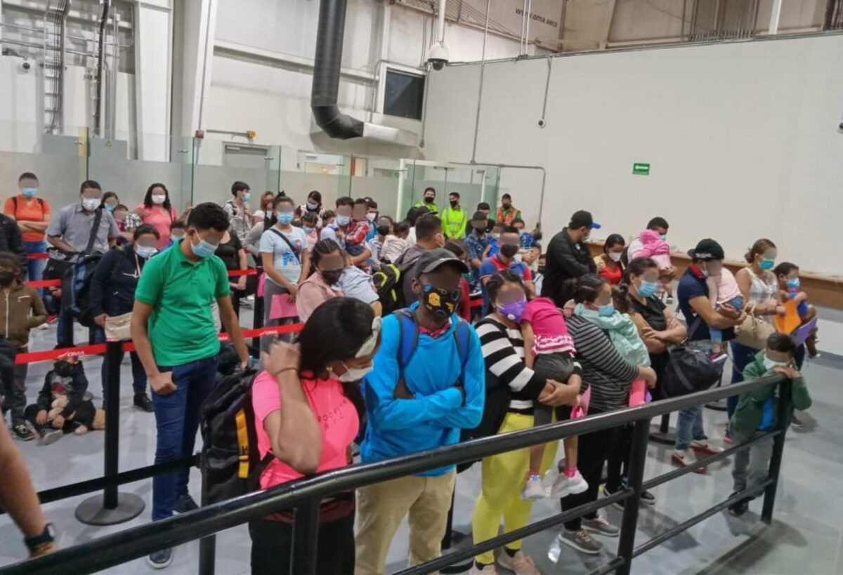 Detienen a migrantes que se hicieron pasar como turistas en Monterrey Agencia