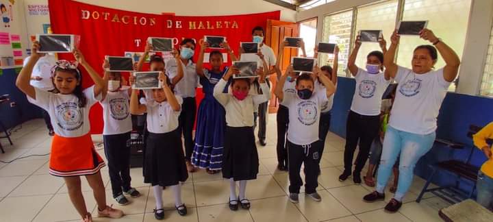 Equipan con tablets centro escolar de Ocotal Managua. La Primerísima