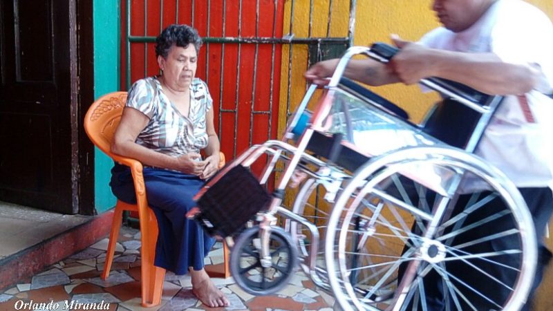 Entregan medios auxiliares a personas con discapacidad motora en Estelí Managua. Radio La Primerísima