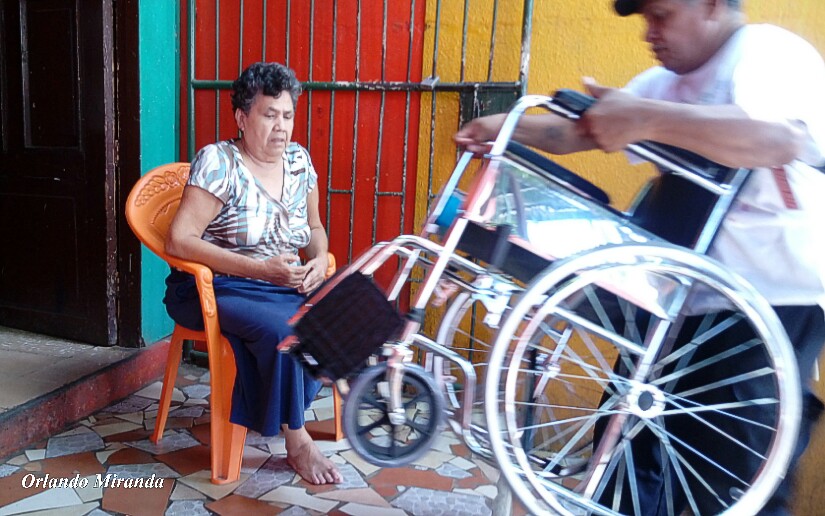 Entregan medios auxiliares a personas con discapacidad motora en Estelí Managua. Radio La Primerísima