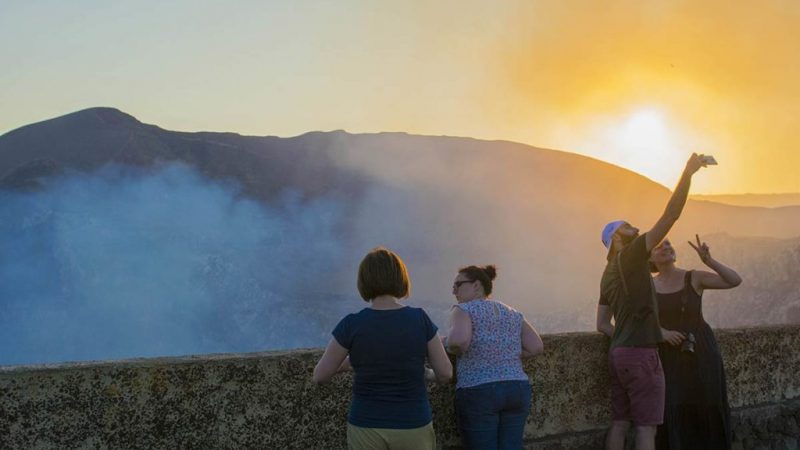 Turistas visitan atractivos turísticos del volcán Masaya Managua. Radio La Primerísima