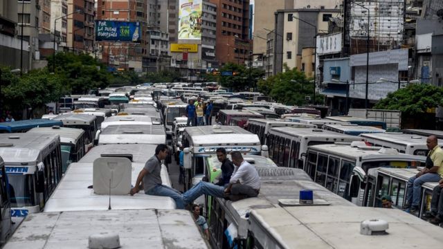 Transportistas bloquean carreteras en Chile Santiago de Chile. Prensa Latina
