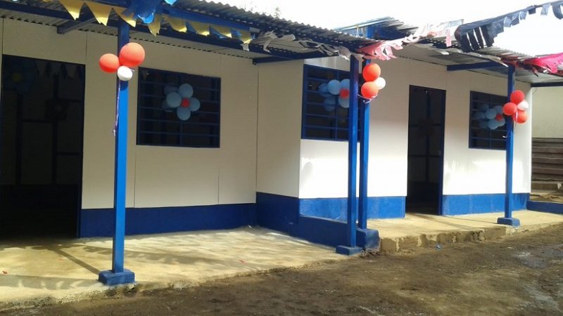 Entrega viviendas a tres familias en barrio capitalino Managua. Radio La Primerísima