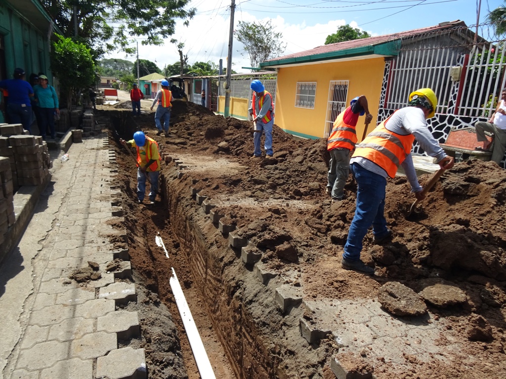 Aumentan trabajos para instalar alcantarillado en Bluefields Managua. Radio La Primerísima