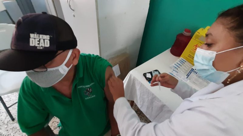 Vacunan contra Covid-19 en Distrito I de Managua Managua. Por Libeth González/Radio La Primerísima