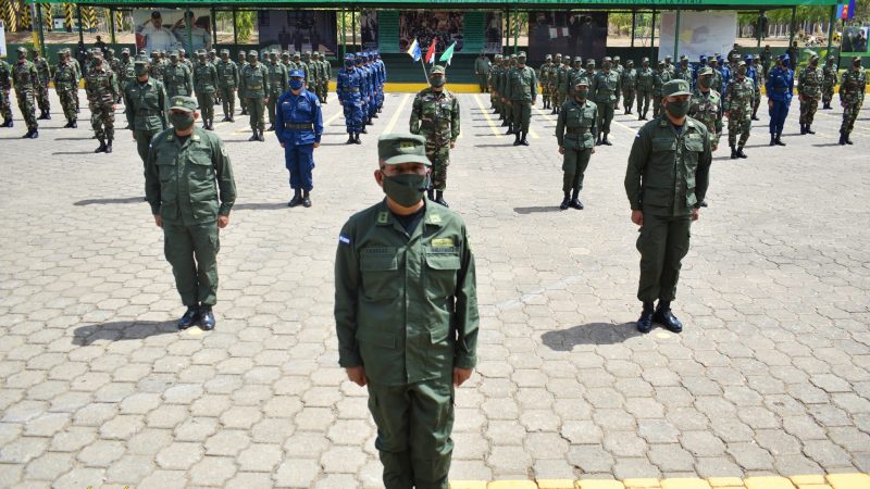 Gradúan a nuevos miembros del Ejército Managua. Radio La Primerísima