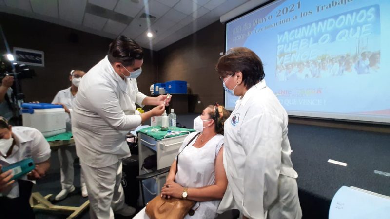 Personal de salud inicia a ser vacunado contra el Covid-19 Managua. Lisbeth González/ Radio La Primerísima