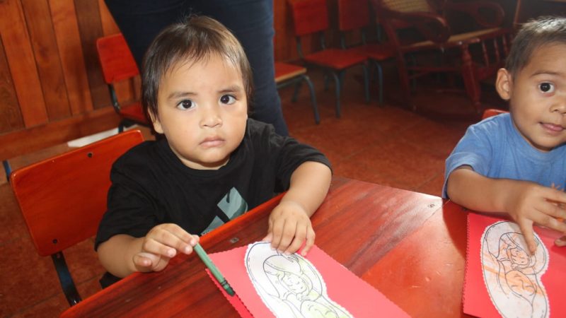 Menores de CDI en Telica en plena labor de cara al Día de las Madres Managua. Por Libeth González/Radio La Primerísima